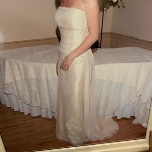 Vera wang strapless wedding gown—timeless